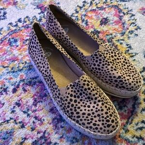 Dr scholes tan dotted shoes